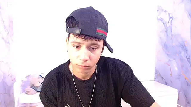 Snapshot of jbarto_ chatting on April 21, 9:28 pm jbarto online show from April 21, 9:28 pm