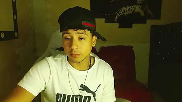 Snapshot of jbarto_ chatting on May 4, 8:27 pm jbarto online show from May 4, 8:27 pm