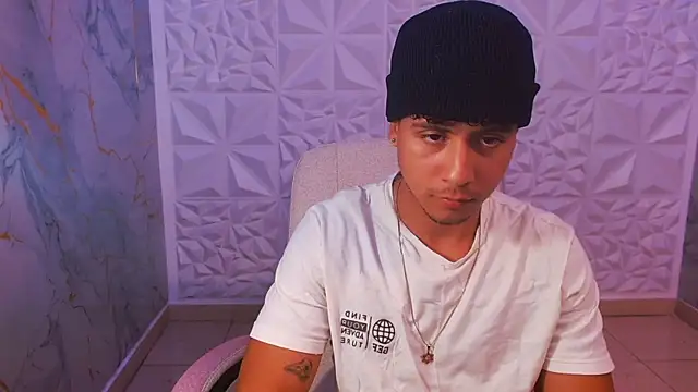 Snapshot of jbarto_ chatting on May 6, 3:24 am jbarto online show from May 6, 3:24 am