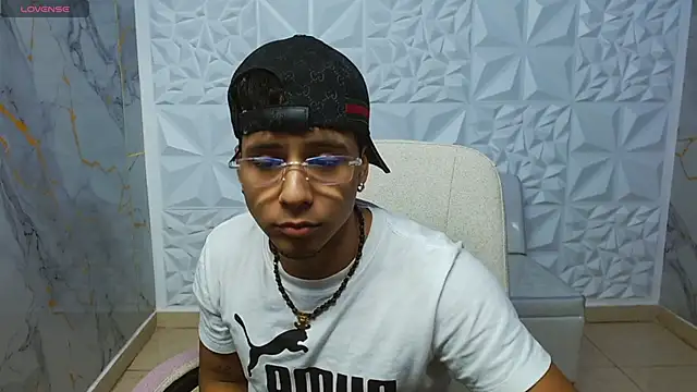 Snapshot of jbarto_ chatting on May 13, 7:55 pm jbarto online show from May 13, 7:55 pm