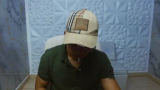 Snapshot of jbarto_ chatting on May 23, 1:44 am jbarto online show from May 23, 1:44 am