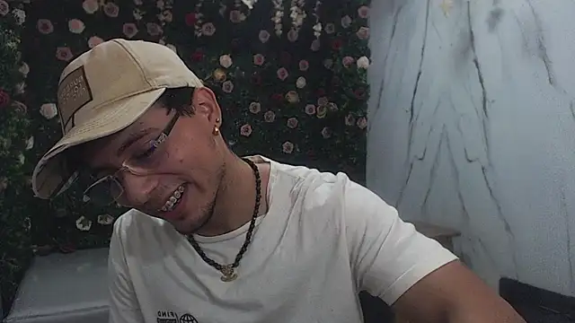 Snapshot of jbarto_ chatting on May 23, 8:57 pm jbarto online show from May 23, 8:57 pm
