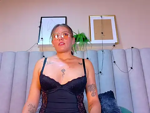 LiaaMoretti   online show from April 28, 3:11 am
