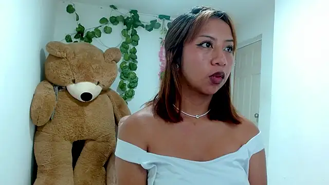 Snapshot of soofia_1609 chatting on May 9, 8:25 pm soofia 1609 online show from May 9, 8:25 pm