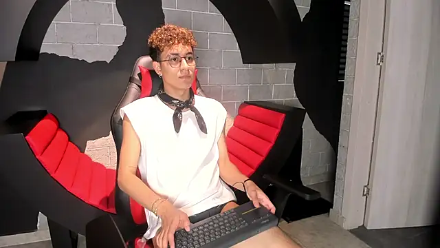 Snapshot of AngeloBellini chatting on May 20, 7:42 pm AngeloBellini online show from May 20, 7:42 pm