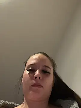 Snapshot of Poppylooloo chatting on April 23, 8:00 pm Poppylooloo online show from April 23, 8:00 pm