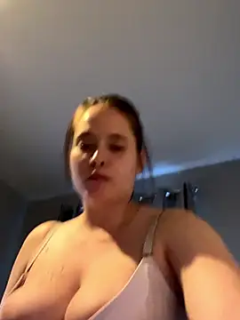 Snapshot of Poppylooloo chatting on April 25, 7:00 pm Poppylooloo online show from April 25, 7:00 pm