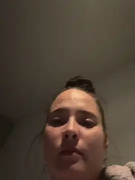 Snapshot of Poppylooloo chatting on May 1, 8:02 pm Poppylooloo online show from May 1, 8:02 pm