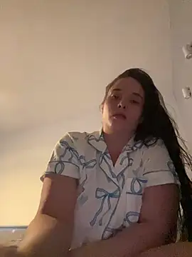 Snapshot of Poppylooloo chatting on May 26, 8:05 pm Poppylooloo online show from May 26, 8:05 pm