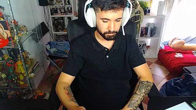 chiquitoconsecreto online show from May 13, 2:47 pm