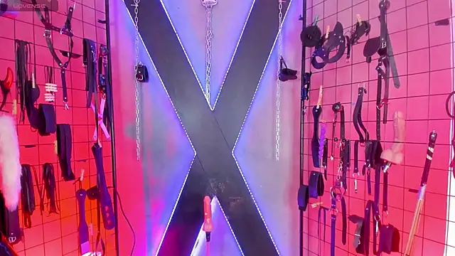 IzobethAri BDSM online show from April 29, 3:10 am