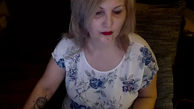 Snapshot of Divineblond chatting on January 31, 11:03 pm Divineblond online show from January 31, 11:03 pm