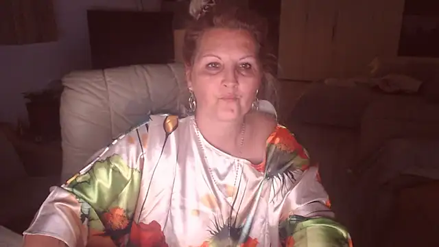 Snapshot of Divineblond chatting on September 19, 10:54 pm Divineblond online show from September 19, 10:54 pm