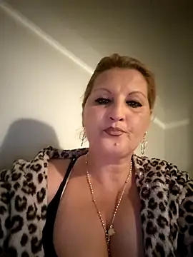 Snapshot of Divineblond chatting on October 11, 9:35 pm Divineblond online show from October 11, 9:35 pm