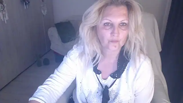 Divineblond online show from April 7, 10:09 pm