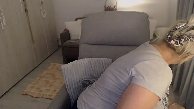 Divineblond online show from May 25, 7:09 pm