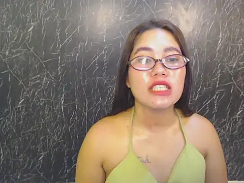 Snapshot of ur_prettychelsie chatting on April 25, 1:41 pm ur prettychelsie online show from April 25, 1:41 pm