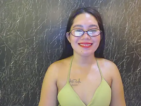 Snapshot of ur_prettychelsie chatting on April 26, 1:47 am ur prettychelsie online show from April 26, 1:47 am