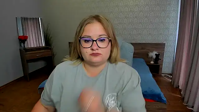Snapshot of IrenRori chatting on July 13, 6:05 am IrenRori online show from July 13, 6:05 am