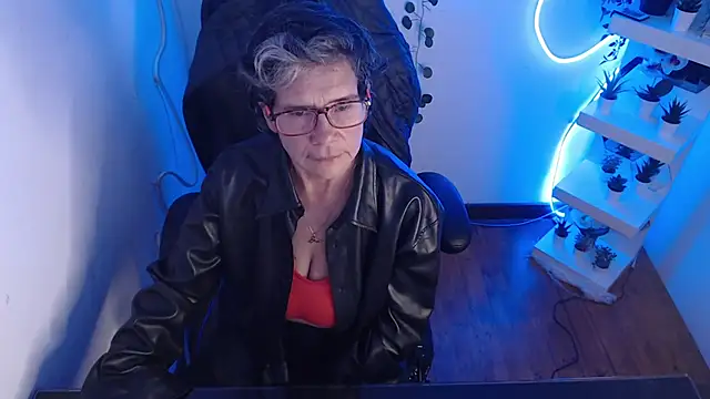 Snapshot of selena_ferreira chatting on May 27, 10:07 pm selena ferreira online show from May 27, 10:07 pm