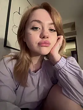Snapshot of CassieCuteees chatting on May 28, 1:25 am CassieCuteees online show from May 28, 1:25 am