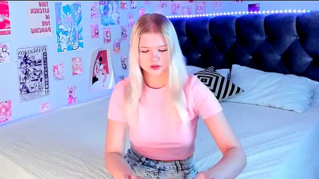 LunariaFox online show from April 27, 2:26 pm
