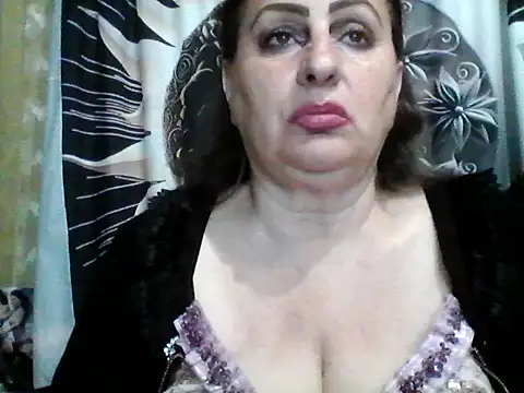 LoaqLovew online show from May 11, 9:04 am