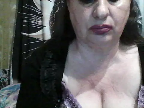 LoaqLovew online show from May 11, 4:04 pm