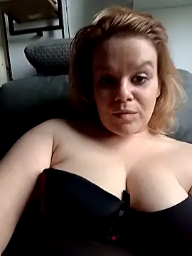 Maryquenn online show from May 13, 9:28 am