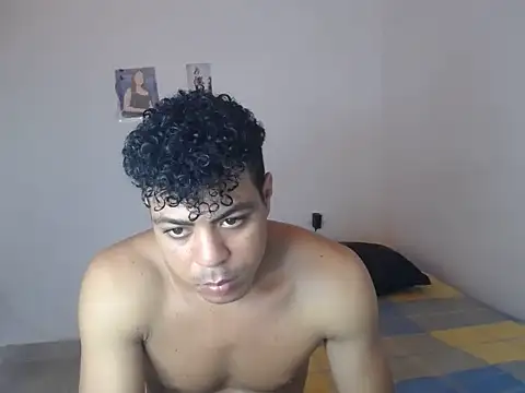 Snapshot of axelnoirx chatting on May 10, 1:49 pm axelnoirx online show from May 10, 1:49 pm