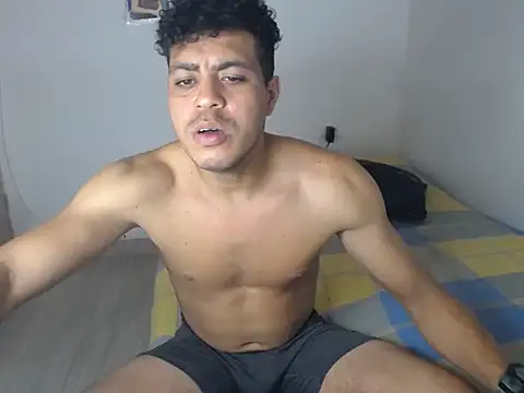 Snapshot of axelnoirx chatting on May 13, 1:36 am axelnoirx online show from May 13, 1:36 am