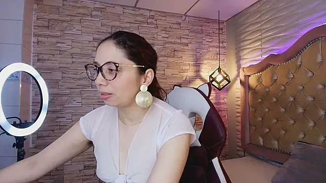 stephaniesun  online show from April 27, 1:20 pm