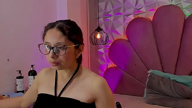 stephaniesun  online show from April 29, 5:30 pm