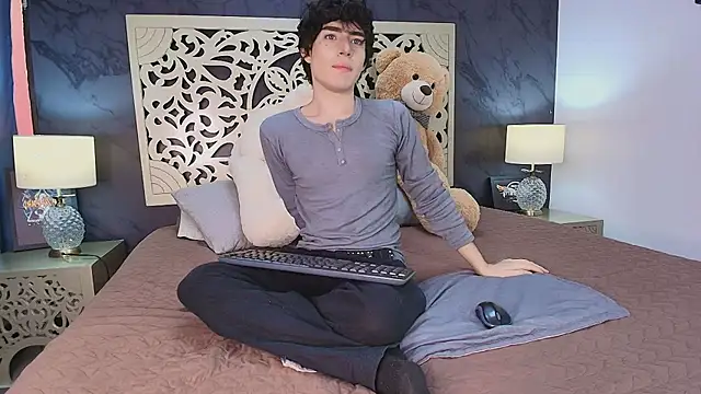 Snapshot of DemonFoxx chatting on April 30, 1:17 pm DemonFoxx online show from April 30, 1:17 pm