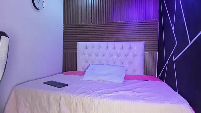 EmilyMora1  online show from May 20, 4:51 am