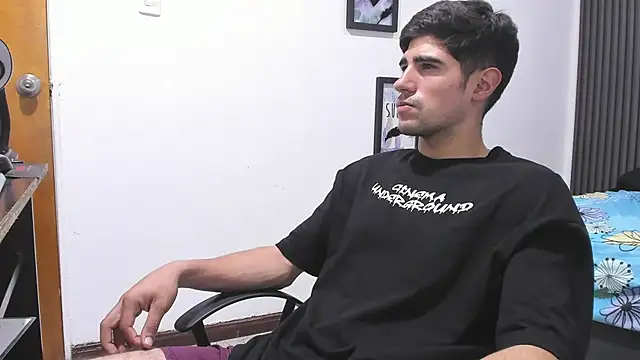 Snapshot of tommy_badboyy chatting on April 30, 11:09 pm tommy badboyy online show from April 30, 11:09 pm
