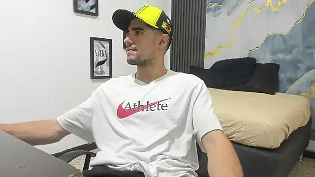 Snapshot of tommy_badboyy chatting on May 4, 6:59 pm tommy badboyy online show from May 4, 6:59 pm