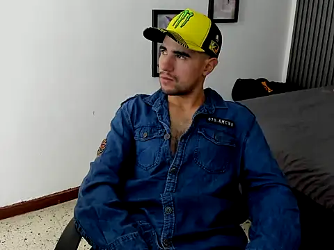 Snapshot of tommy_badboyy chatting on May 14, 10:55 am tommy badboyy online show from May 14, 10:55 am