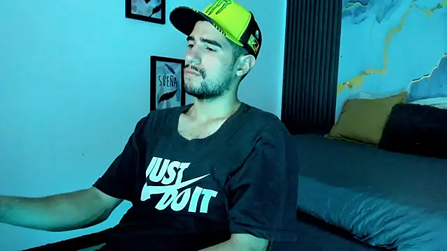 Snapshot of tommy_badboyy chatting on May 26, 6:37 pm tommy badboyy online show from May 26, 6:37 pm