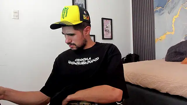 Snapshot of tommy_badboyy chatting on May 29, 6:17 pm tommy badboyy online show from May 29, 6:17 pm