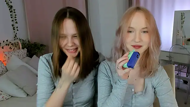 Snapshot of lisaluve chatting on April 25, 9:23 pm lisaluve online show from April 25, 9:23 pm