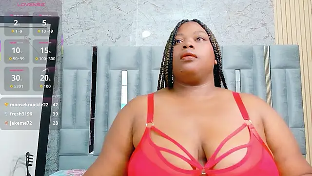 bigcurvymoomy online show from May 19, 1:11 am
