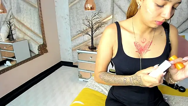 SamaanthaMiller online show from May 13, 9:00 pm