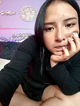 Snapshot of EmmyCastillo chatting on April 28, 2:27 am EmmyCastillo online show from April 28, 2:27 am