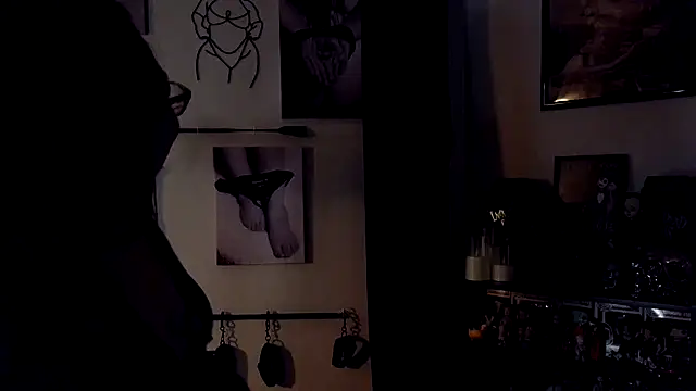Snapshot of chelledark chatting on June 12, 4:39 pm chelledark online show from June 12, 4:39 pm