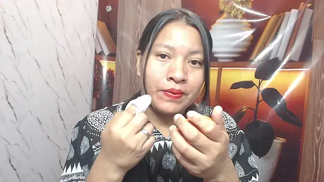 Snapshot of Sol_vannesa chatting on May 18, 11:43 pm Sol vannesa online show from May 18, 11:43 pm