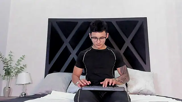 Alan Salazar online show from May 19, 6:03 pm