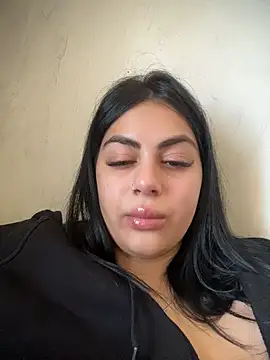 Snapshot of LilyLovell chatting on April 28, 11:37 am LilyLovell online show from April 28, 11:37 am