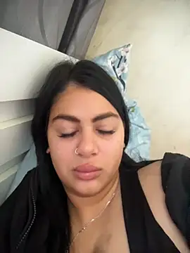 Snapshot of LilyLovell chatting on May 10, 9:25 am LilyLovell online show from May 10, 9:25 am