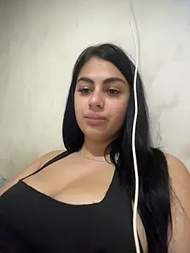 Snapshot of LilyLovell chatting on May 28, 7:33 pm LilyLovell online show from May 28, 7:33 pm